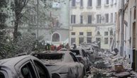 Pogođena stambena zgrada u Lavovu, vozila uništena, svuda ruševine: Najmanje četiri osobe poginule