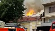 Ogroman požar u centru Rume: Vatrogasci se bore već satima