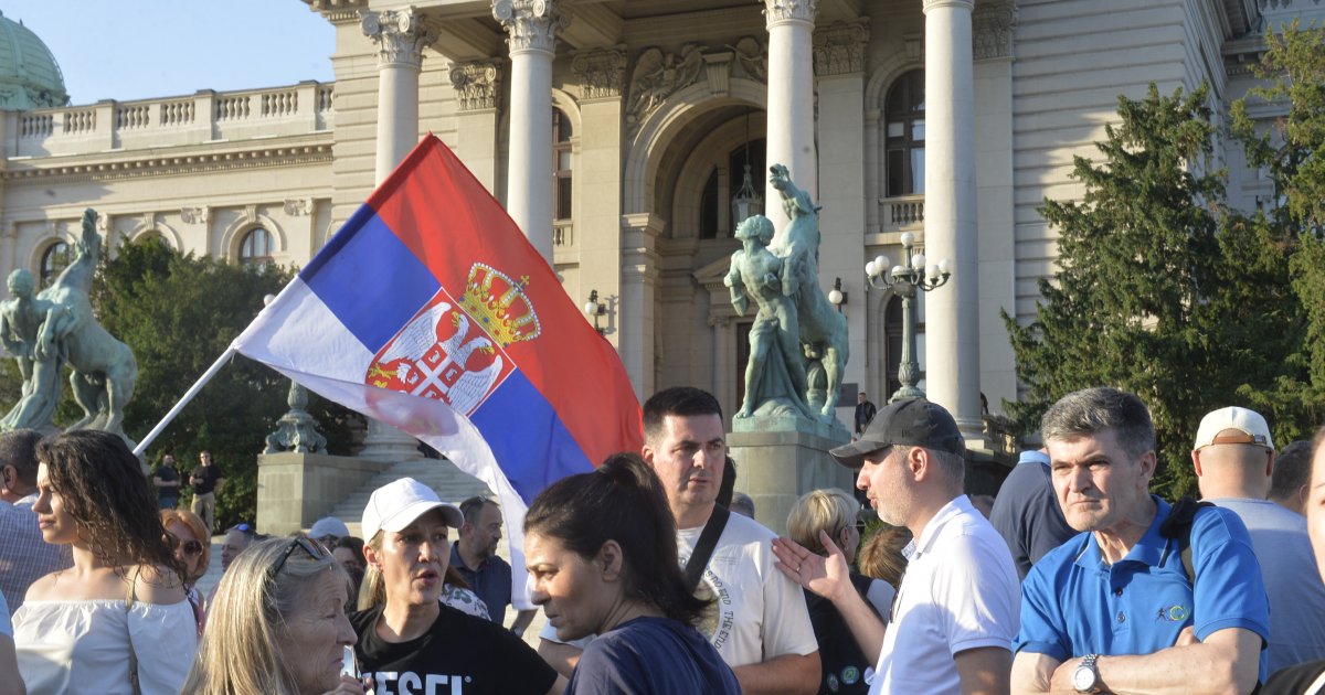 Ustav i zakoni garantuju slobodu mirnog okupljanja, zabranjuju nasilje