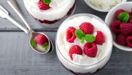 Recept za brzi letnji desert s malinama u čaši: Gotov za 15 minuta