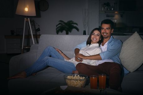 Gledanje filma, ljubavni par, emotivna veza Gledanje filma, ljubavni par, emotivna veza