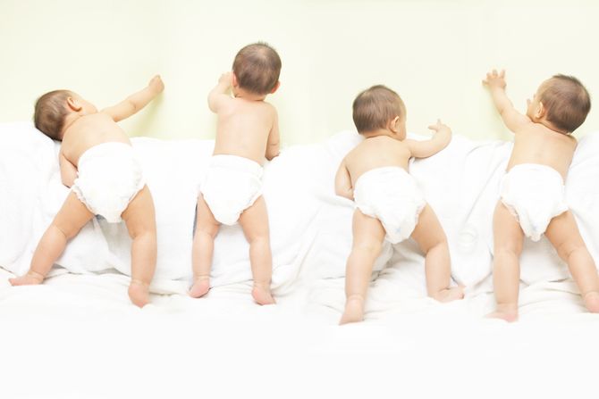 Četiri bebe, četvorke Četiri bebe, četvorke