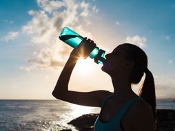 Trening, jutarnji trening, trčanje, džoging, voda, hidratacija, dehidratacija, žeđ, sport, trening na moru