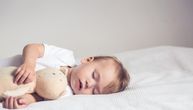 Upozorenje za roditelje: Određene navike kod uspavljivanja bebe mogu rezultirati fatalnim ishodom