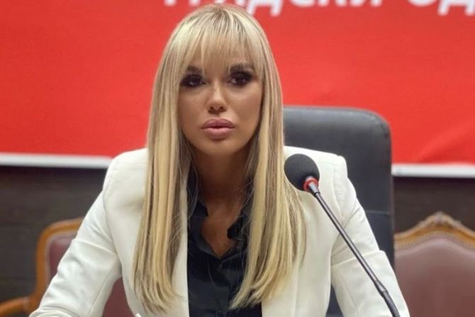 Ana Grozdanović Ana Grozdanović