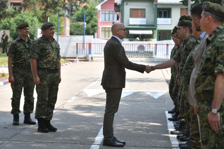 Ministar Vučević u poseti centru za obuku kopnene vojske u Požarevcu
