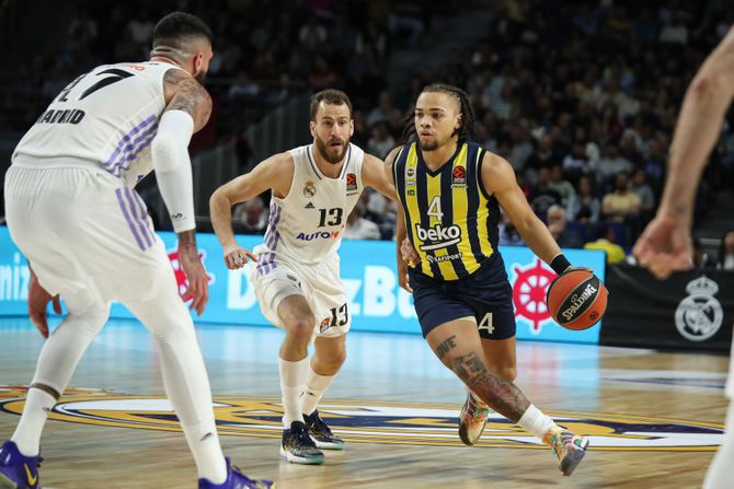 Karsen Edvards, Vensan Poarije i Serhio Rodrigez, Real - Fenerbahče