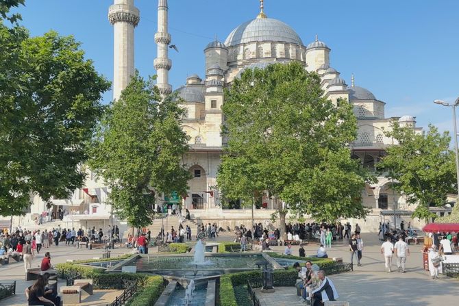 Najveća i najstarija natkrivena pijaca na svetu Veliki Bazar u Istanbulu