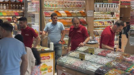 Najveća i najstarija natkrivena pijaca na svetu Veliki Bazar u Istanbulu Najveća i najstarija natkrivena pijaca na svetu Veliki Bazar u Istanbulu
