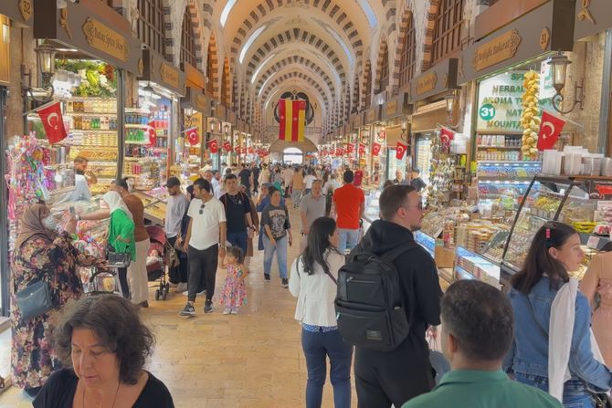 Najveća i najstarija natkrivena pijaca na svetu Veliki Bazar u Istanbulu