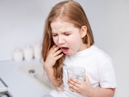 Dete, devojčica, gušenje, bolest, prehlada, kašalj