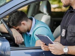 Saobraćana kazna, kontrola, policija, saobraćajni prekršaj policajac