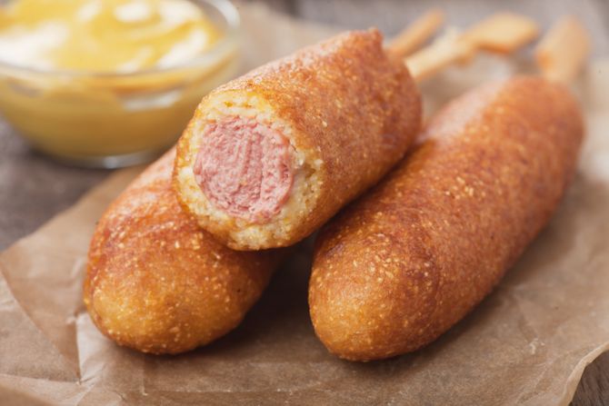 corn dog, korn dog, viršle u testu