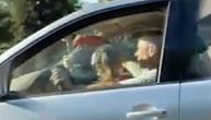 Neverovatan snimak bahate vožnje u Subotici: Sa sve detetom u krilu prošao na crveno, pa tražio da se obračuna