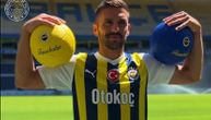 Desetka na leđima, a u pozadini dobro poznata pesma: Fenerbahče predstavio Dušana Tadića