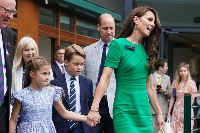 Princ Vilijam i Kejt Midlton princeza Šarlot i princ Džordž Princ Vilijam i Kejt Midlton princeza Šarlot i princ Džordž