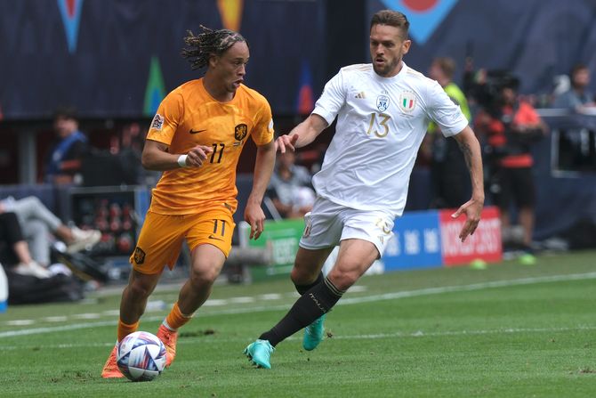 Ćavi Simons i Rafael Toloi, Holandija - Italija Ćavi Simons i Rafael Toloi, Holandija - Italija