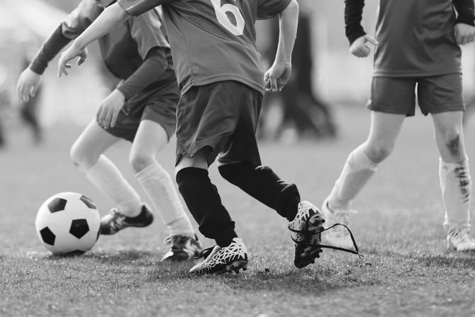 Fudbal fudbalska utakmica deca crno bela Fudbal fudbalska utakmica deca crno bela