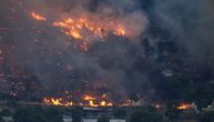 Drama zbog požara u Grčkoj: Vatra stigla na svega 1.000 metara od rafinerija