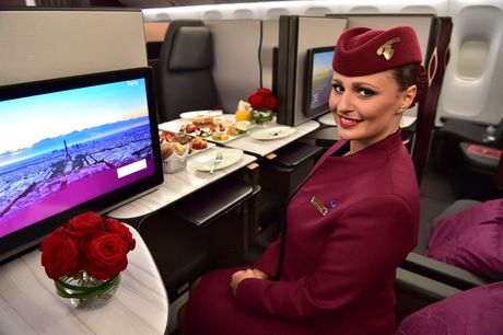 Qatar Airways Boeing 777 biznis klasa stjuardesa