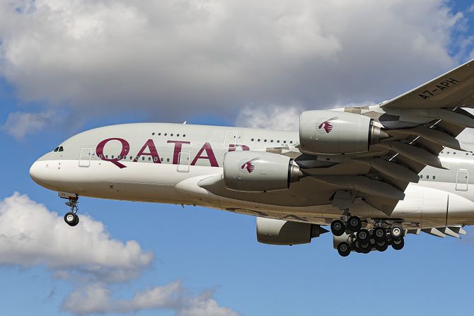 avion Qatar Airways Airbus A380