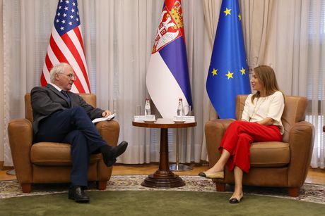 Razgovor Dubravke Đedović i američkopg ambasadora Hila