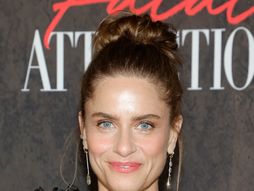 Amanda Peet