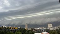 Beograd na udaru jake oluje, nosi sve pred sobom: Pao krov sa lokala na Banovom brdu