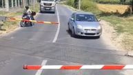 Novi incidenti na pružnim prelazima u Banjaluci: Nesavesni vozači se ne zaustavljaju pre rampe
