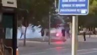 Pojavio se snimak sukoba Delija i Lešinara u centru Banjaluke: Pogledajte jurnjavu navijača uz upaljene baklje