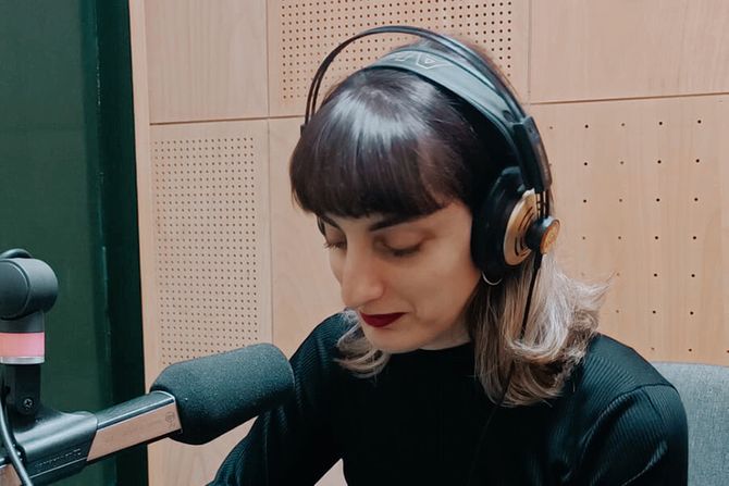 Lana Nikolić, novinarka i umetnica Lana Nikolić, novinarka i umetnica