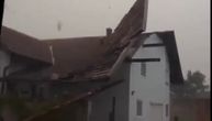 Digao krov poput lista papira: Neverovatan momenat oluje kako otkriva kuću u Sajlovu
