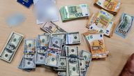 Putnici pokušali da iznesu 110.000 dolara iz Srbije: Carinici ih otkrili u nekoliko kofera sa stvarima