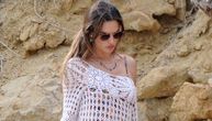 Vreli dani na Ibici: Alesandra Ambrozio u atraktivnom kupaćem kostimu pokazala da voli aktivan odmor