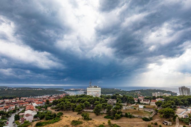 Hrvatska Pula nevreme oblaci