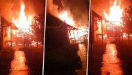 Ovako je gorela kuća u Borči: Dejan slučajno primetio vatru, ubrzo je sve nestalo pred njegovim očima