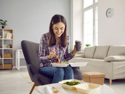 kafa, jutro, pijenje kafe, devojka