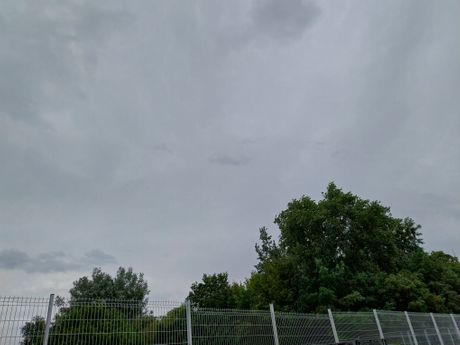 Oblaci Beograd oluja sparina oblačno