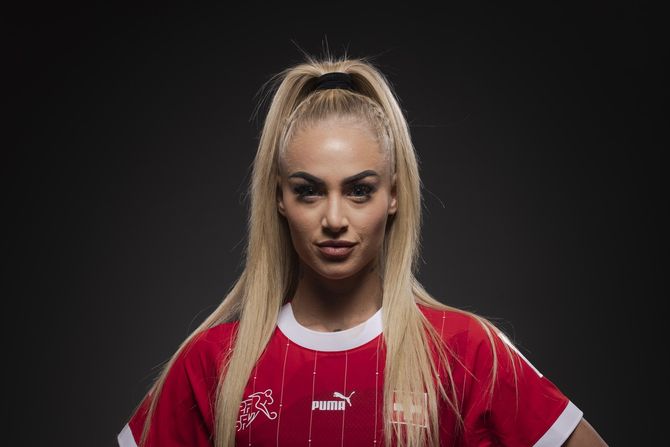 Ališa Leman, Ženska fudbalska reprezentacija Švajcarske Ališa Leman, Ženska fudbalska reprezentacija Švajcarske