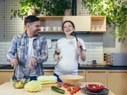 trudnoća, ples, kuhinja, beba, par