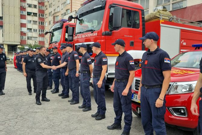 Sektor za vanredne situacije vatrogasno spasilački tim vatrogasci spasioci Grčka požar pomoć