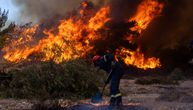 Više od 200 vatrogasaca pokušava da obuzda požar na Kritu, evakuisano jedno selo