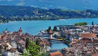 Jezero koje okružuju fantastični planinski vrhovi čini Lucern posebno romantičnim