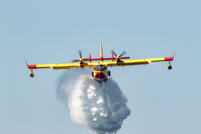 Protivpozarni avion kanader, Vatrogasni avion Bombardier CL-415