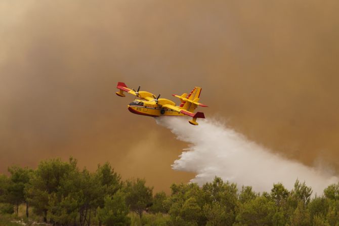 Protivpozarni avion kanader, Vatrogasni avion Bombardier CL-415