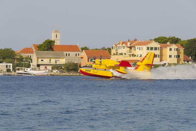 Protivpozarni avion kanader, Vatrogasni avion Bombardier CL-415