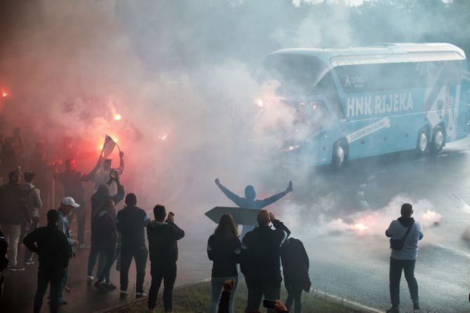 FK Rijeka, navijači, bakljada, Armada