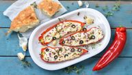 Ideja za lagani letnji ručak: Pečene paprike punjene feta sirom