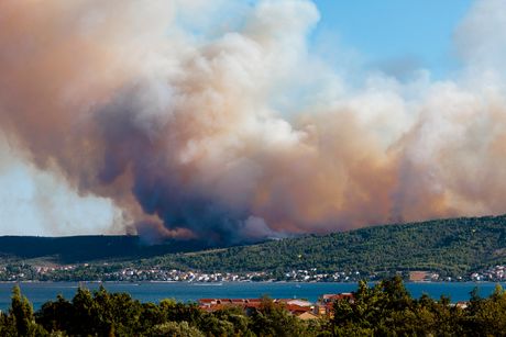 Čiovo požar Hrvatska kanader
