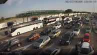 Automobili na Horgošu 2 čekaju 90 minuta: Vozačima se zbog težih uslova i smanjene vidljivosti savetuje oprez
